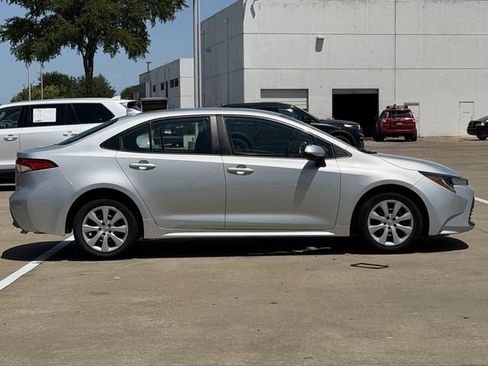 Used 2023 Toyota Corolla LE FWD image 3