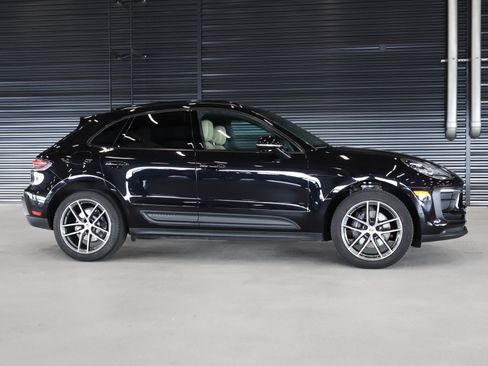 Used 2023 Porsche Macan image 11