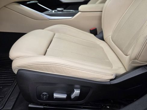 Used 2023 BMW 330i Sedan w/ Driving Assistance Package image 14