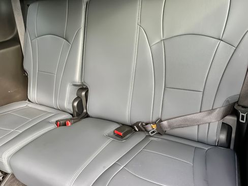 Used 2024 Buick Enclave Premium image 16