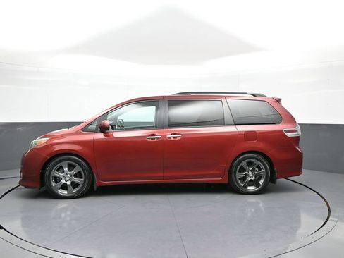 Used 2017 Toyota Sienna SE FWD image 9
