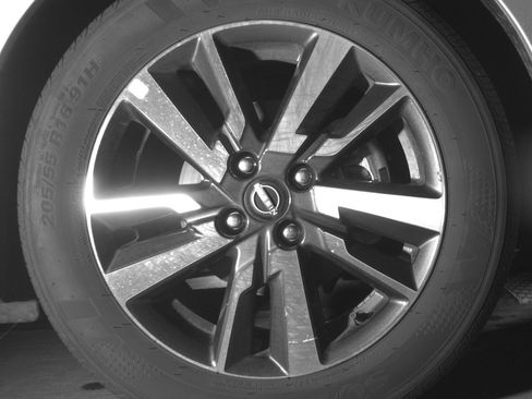 Used 2025 Nissan Versa SV FWD image 13