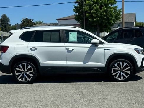 Used 2022 Volkswagen Taos SE FWD image 3