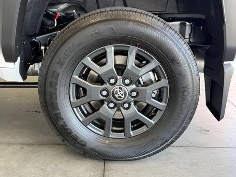 New 2026 Toyota 4Runner SR5 AWD/4WD image 14