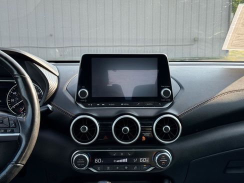 Used 2022 Nissan Sentra SR w/ SR Premium Package FWD image 16