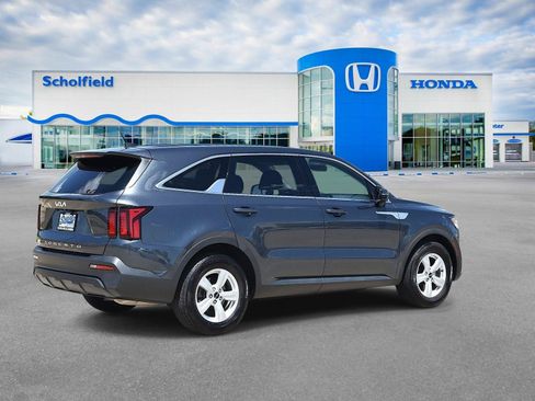 Used 2022 Kia Sorento LX FWD image 3