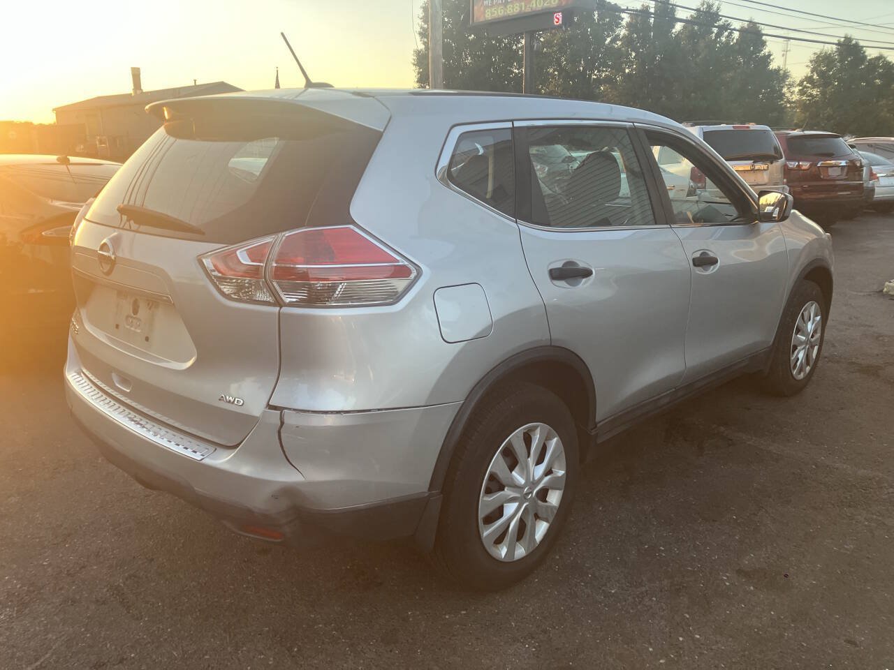 Used 2016 Nissan Rogue S AWD/4WD image 3