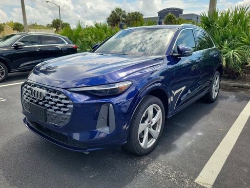 Used 2025 Audi Q5 2.0T Premium Plus w/ Premium Plus image 2