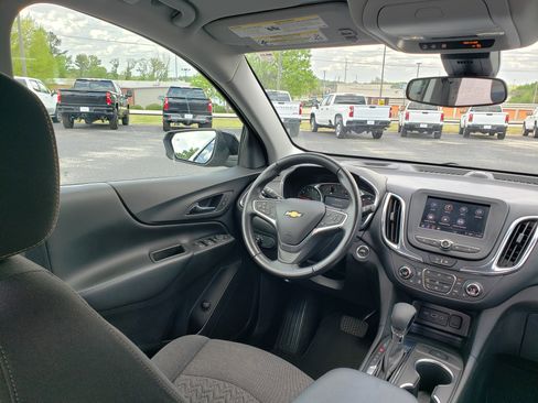 Used 2022 Chevrolet Equinox LT w/ Driver Convenience Package image 38