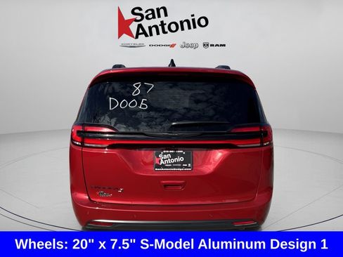 New 2026 Chrysler Pacifica Select w/ S Appearance Package FWD image 13