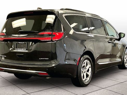 Used 2023 Chrysler Pacifica Limited image 11