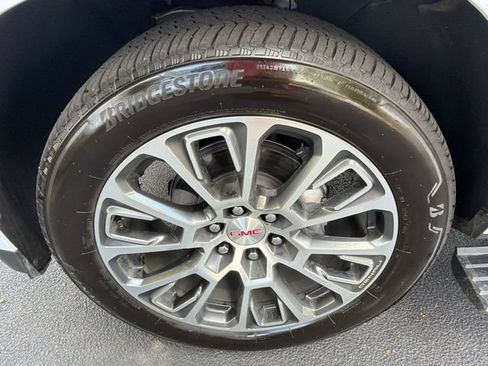Used 2026 GMC Yukon XL Denali w/ Sun & Power Step Package RWD image 11
