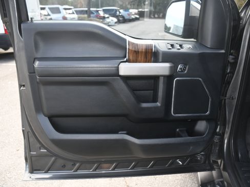Used 2019 Ford F150 Lariat image 9