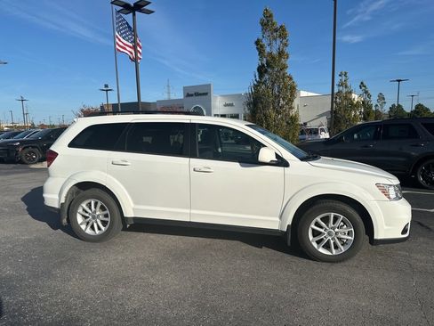 Used 2018 Dodge Journey SXT image 1