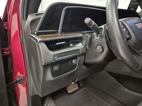 Used 2023 Cadillac Escalade Premium Luxury RWD image 18