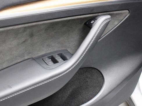 Used 2023 Tesla Model Y Long Range image 16