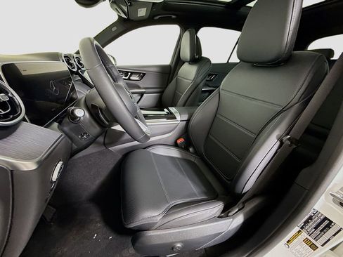 Used 2024 Mercedes-Benz GLC 300 4MATIC w/ Advanced USB Package image 22