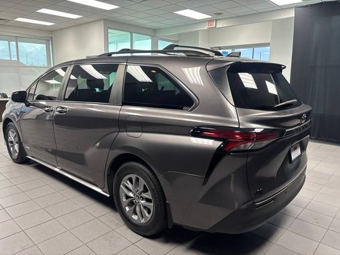 Used 2021 Toyota Sienna XLE FWD image 6