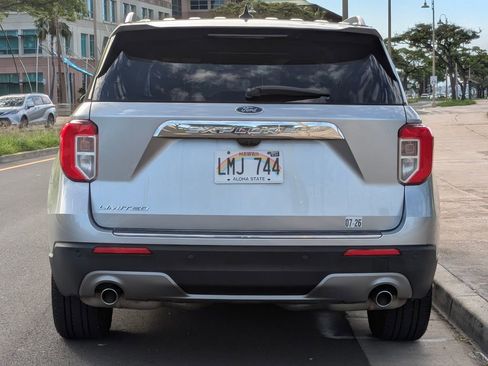 Used 2022 Ford Explorer Limited w/ Equipment Group 301A RWD image 4