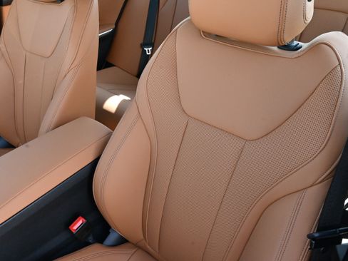 Certified 2025 BMW 330i Sedan RWD image 11