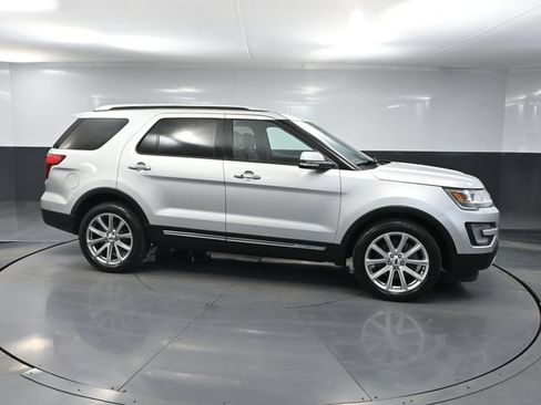 Used 2017 Ford Explorer Limited AWD/4WD image 4