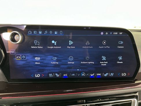 Used 2024 Chevrolet Traverse RS image 7