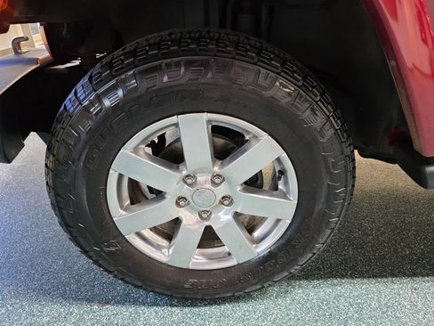 Used 2012 Jeep Wrangler Unlimited Sahara w/ Max Tow Pkg AWD/4WD image 12