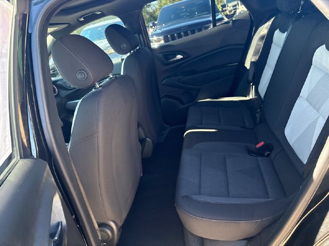 Used 2025 Chevrolet Trax RS w/ Sunroof Package FWD image 22