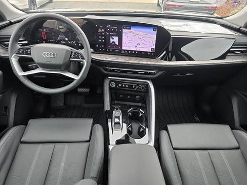 Used 2025 Audi Q5 Premium Plus image 11