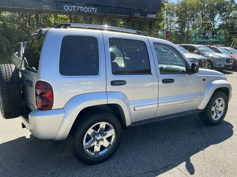 Used 2005 Jeep Liberty Limited AWD/4WD image 5