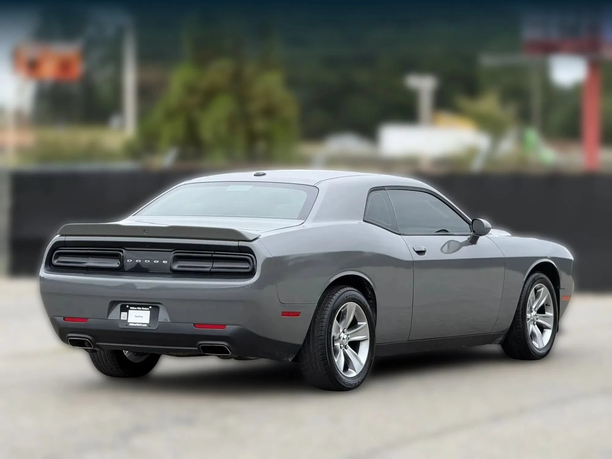 Used 2018 Dodge Challenger SXT RWD image 9