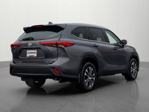 Used 2022 Toyota Highlander XLE image 7