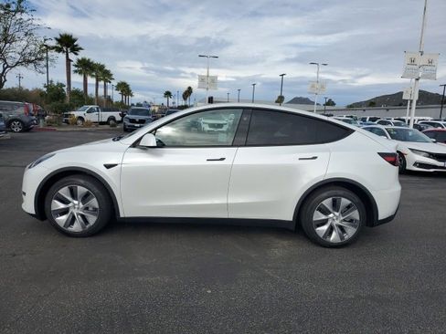 Used 2024 Tesla Model Y Long Range image 6