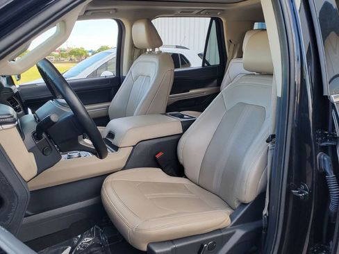 Used 2024 Ford Expedition Limited RWD image 11