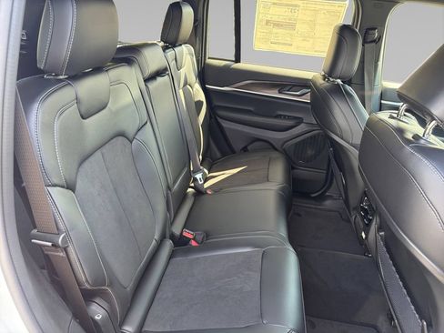 New 2026 Jeep Grand Cherokee Altitude AWD/4WD image 16
