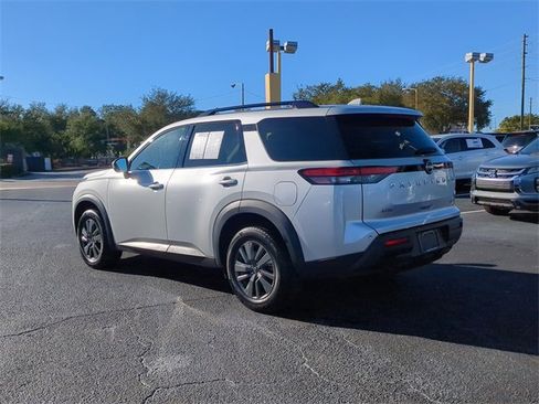 Used 2023 Nissan Pathfinder SV image 8