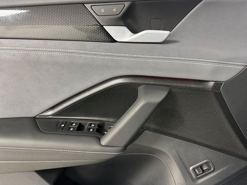 New 2026 Volkswagen Tiguan SE R-Line FWD image 10