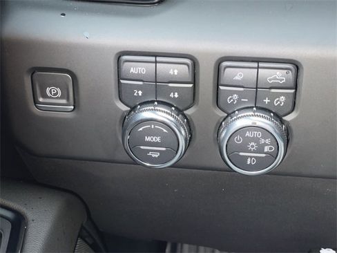 Used 2022 GMC Sierra 1500 AT4 w/ AT4 Preferred Package image 18