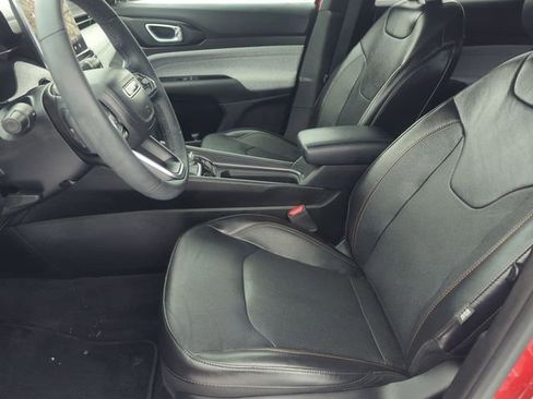 Used 2023 Jeep Compass Latitude AWD/4WD image 11