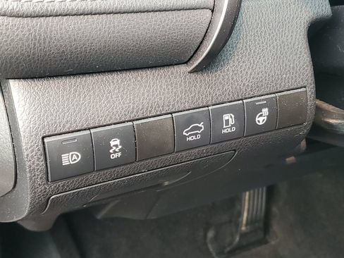 Used 2021 Toyota Camry SE w/ Cold Weather Package FWD image 11