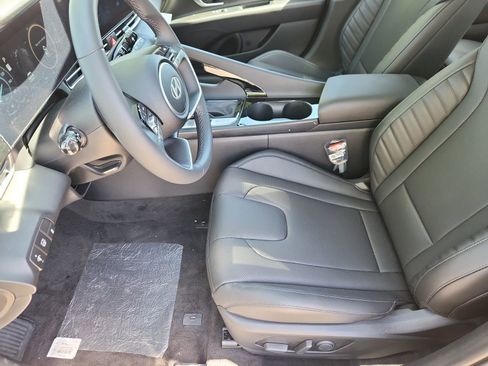 New 2026 Hyundai Elantra Limited FWD image 10