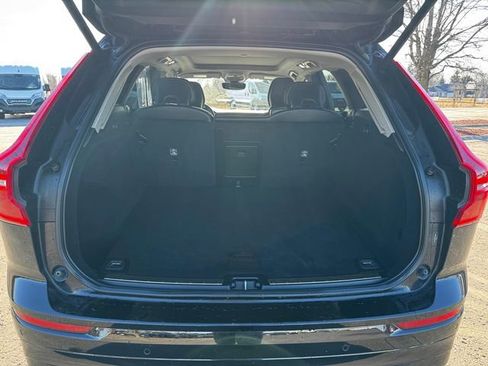 Used 2023 Volvo XC60 B5 Core image 18
