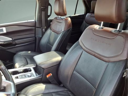 Used 2022 Ford Explorer Platinum w/ Equipment Group 601A AWD/4WD image 14