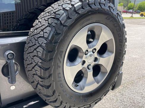 Used 2018 Jeep Wrangler Unlimited Sahara w/ Connectivity Group AWD/4WD image 23
