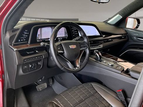 Certified 2024 Cadillac Escalade ESV Sport Platinum w/ Heavy-Duty Trailer Package AWD/4WD image 13