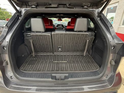 Used 2021 Toyota Highlander XSE FWD image 21