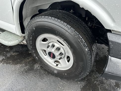 Used 2024 GMC Savana 2500 w/ Driver Convenience Package image 10