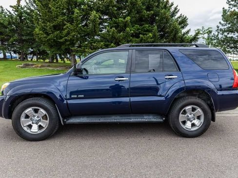 Used 2007 Toyota 4Runner SR5 AWD/4WD image 9