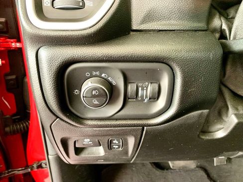 Used 2019 RAM 1500 Big Horn AWD/4WD image 28