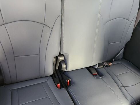 Used 2023 Buick Enclave Essence image 14